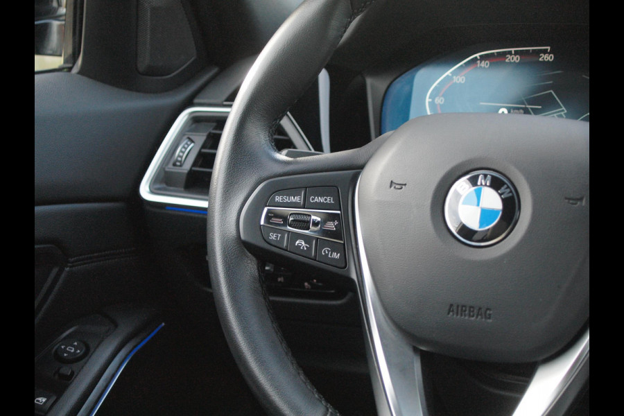 BMW 3 Serie Touring 318i Executive Edition | Camera | Apple Carplay | Trekhaak | Cruise Control | Automaat |