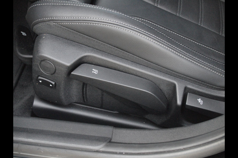 BMW 3 Serie Touring 318i Executive Edition | Camera | Apple Carplay | Trekhaak | Cruise Control | Automaat |