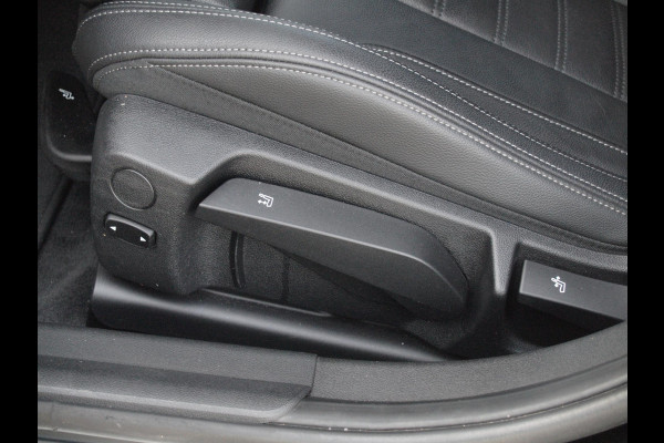 BMW 3 Serie Touring 318i Executive Edition | Camera | Apple Carplay | Trekhaak | Cruise Control | Automaat |