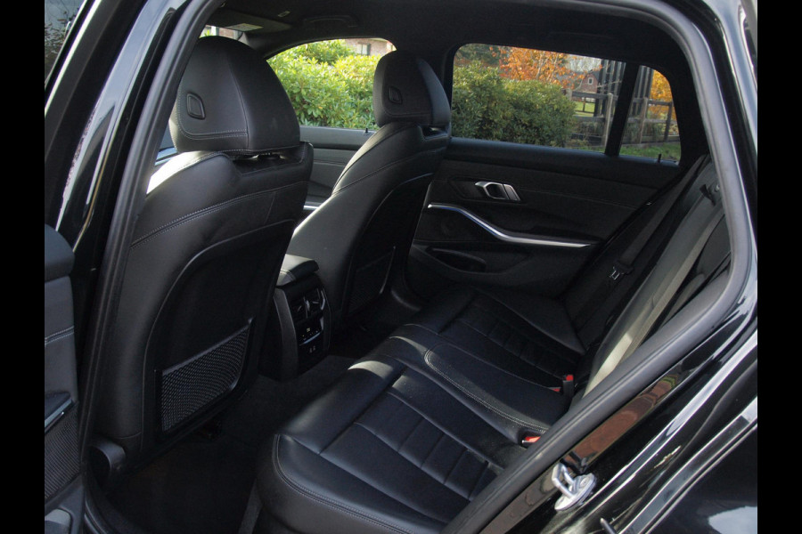 BMW 3 Serie Touring 318i Executive Edition | Camera | Apple Carplay | Trekhaak | Cruise Control | Automaat |