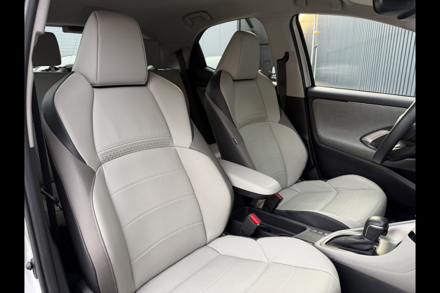 Toyota Yaris 1.5 Hybrid Executive | Creme LEER | JBL | BSM | Head-up | Rijklaar!!