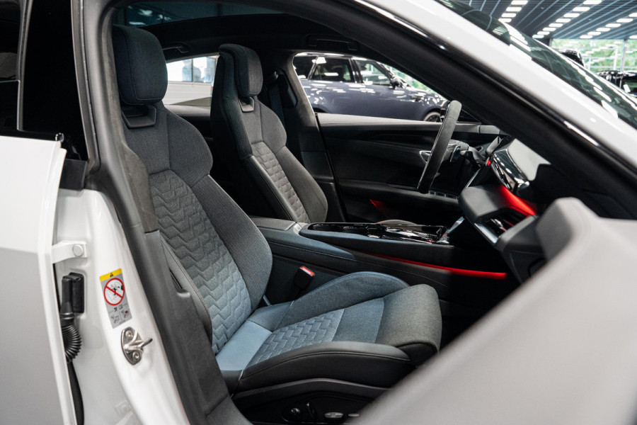 Audi e-tron GT GT 93 kWh *Luchtvering / BTW / Panorama / Warmtepomp / Surround-view / Keyless*