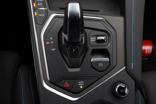 Lynk & Co 01 1.5 261PK Plug-in Hybrid *Zwarte Hemel* Stuurwiel verwarmd* 360° Camera Pano/dak Apple/Carplay Adaptive/Cruise