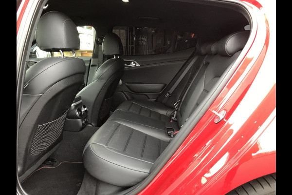 Kia Stinger 3.3 V6 T-GDI AWD GT 370PK