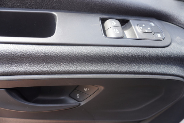 Mercedes-Benz Sprinter 319 CDI 191PK Bakwagen met laadklep Automaat Nr. V068 | Airco | Cruise | Apple-Android DEMO