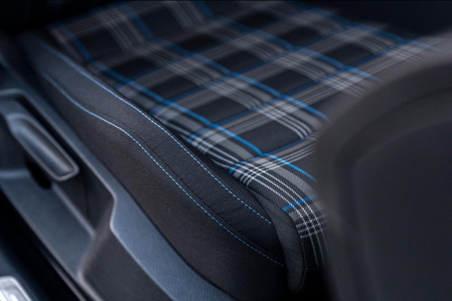 Volkswagen Golf 1.4 GTE PHEV 204 PK Adaptive Virtual Cockpit Camera Keyless 18''