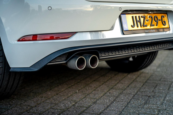 Volkswagen Golf 1.4 GTE PHEV 204 PK Adaptive Virtual Cockpit Camera Keyless 18''