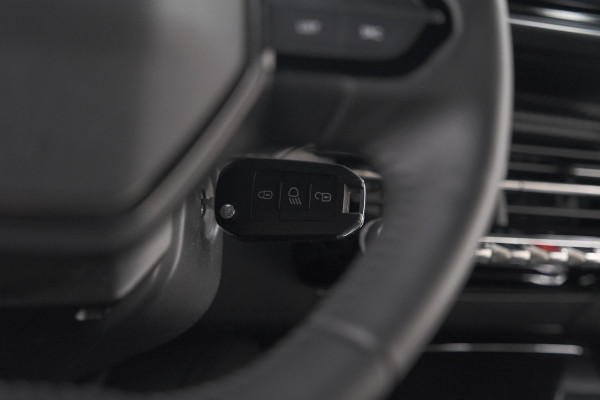 Peugeot 2008 PureTech 100 Allure | Camera | Navigatie | Parkeersensoren | Apple Carplay