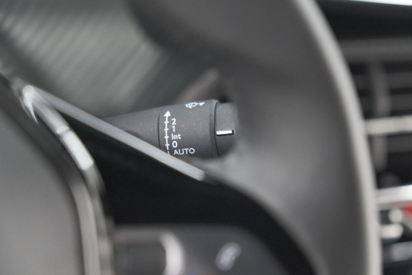 Peugeot 2008 PureTech 100 Allure | Camera | Navigatie | Parkeersensoren | Apple Carplay