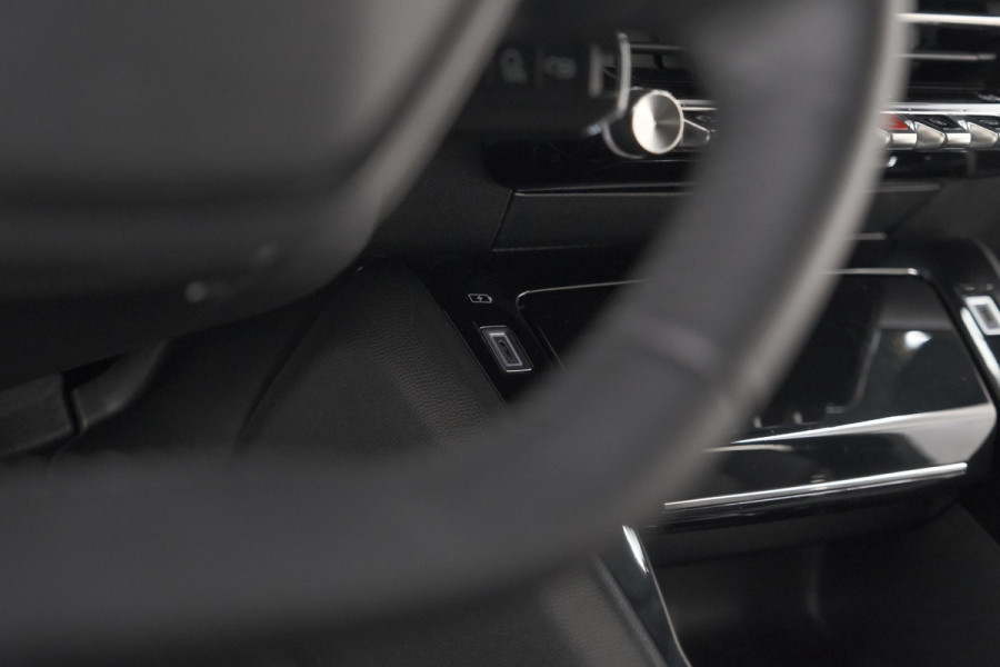 Peugeot 2008 PureTech 100 Allure | Camera | Navigatie | Parkeersensoren | Apple Carplay