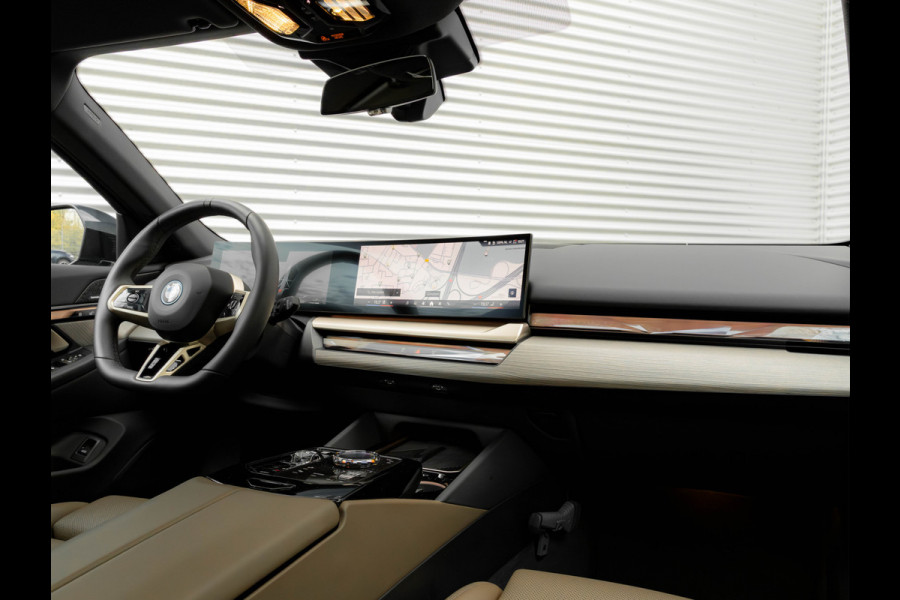 BMW 5 Serie Touring 550e xDrive M-Sport Pro - Pano - Onderstel Prof - Driving Ass Plus - Harman Kardon