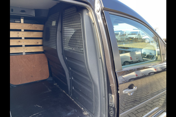 Volkswagen Caddy 2.0 TDI L1H1 BMT Economy Business / vaste prijs rijklaar € 9.950 ex btw / lease vanaf € 201 / airco / 17 Inch lichtmetalen velgen / sidebars / trekhaak / euro 6 !