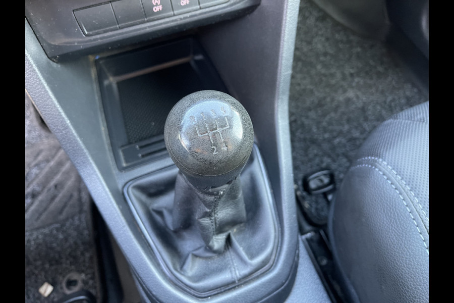 Volkswagen Caddy 2.0 TDI L1H1 BMT Economy Business / vaste prijs rijklaar € 9.950 ex btw / lease vanaf € 201 / airco / 17 Inch lichtmetalen velgen / sidebars / trekhaak / euro 6 !