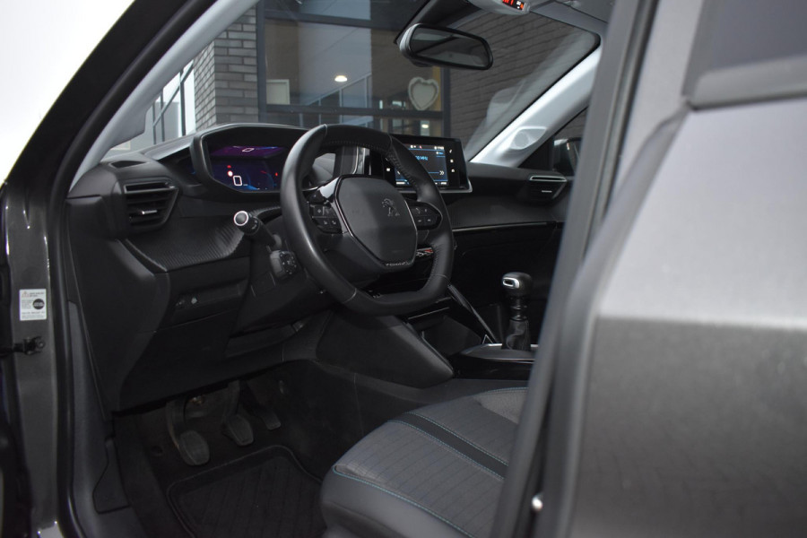 Peugeot 208 1.2 PureTech 100PK Allure | Panodak | Adapt. Cruise | Stoelverw. | Carplay | Camera | Incl. garantie