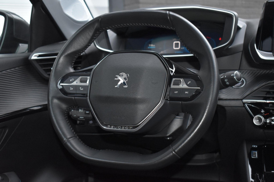 Peugeot 208 1.2 PureTech 100PK Allure | Panodak | Adapt. Cruise | Stoelverw. | Carplay | Camera | Incl. garantie