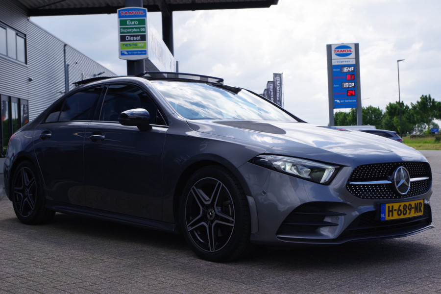 Mercedes-Benz A-Klasse 180 Automaat AMG-Line Business Solution, Panoramadak, LED, Camera, Carplay