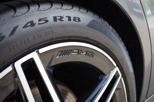 Mercedes-Benz A-Klasse 180 Automaat AMG-Line Business Solution, Panoramadak, LED, Camera, Carplay