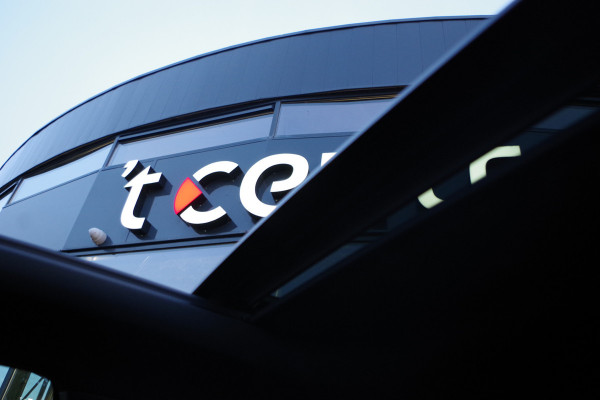 Mercedes-Benz A-Klasse 180 Automaat AMG-Line Business Solution, Panoramadak, LED, Camera, Carplay