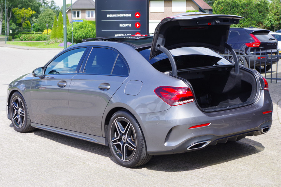 Mercedes-Benz A-Klasse 180 Automaat AMG-Line Business Solution, Panoramadak, LED, Camera, Carplay