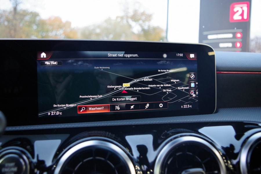 Mercedes-Benz A-Klasse 180 Automaat AMG-Line Business Solution, Panoramadak, LED, Camera, Carplay