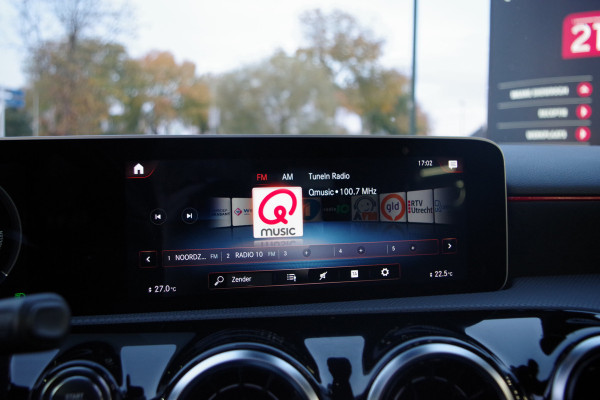 Mercedes-Benz A-Klasse 180 Automaat AMG-Line Business Solution, Panoramadak, LED, Camera, Carplay