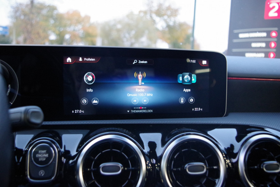 Mercedes-Benz A-Klasse 180 Automaat AMG-Line Business Solution, Panoramadak, LED, Camera, Carplay