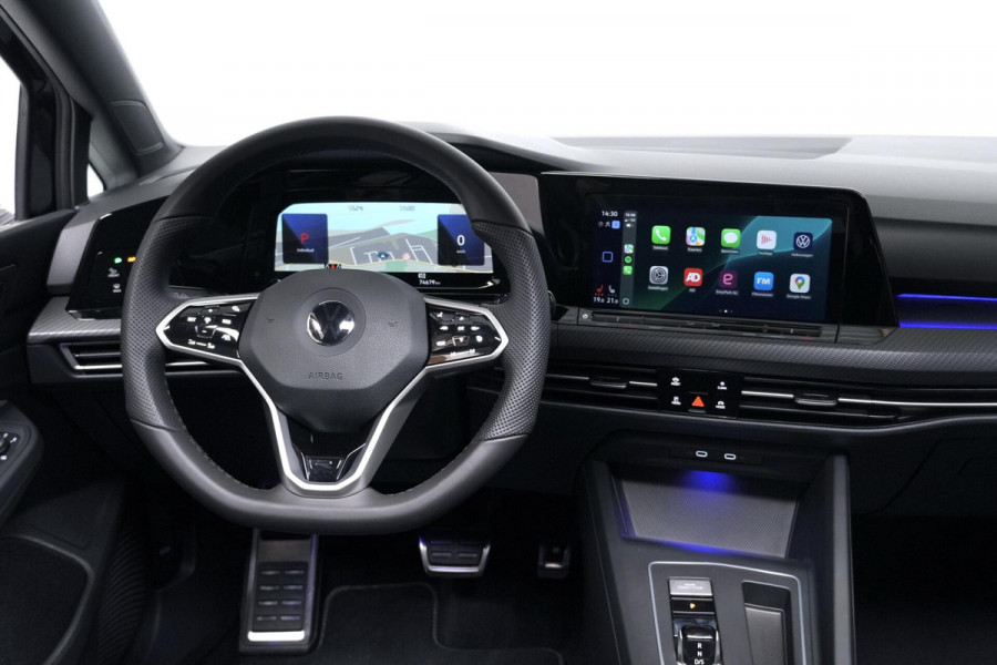 Volkswagen Golf 1.5 eTSI 3x R-Line Automaat 150 PK | Pano | CarPlay | Acc | Stoel + Stuurverwarming | Camera | IQ Light | Pdc | Sfeer |