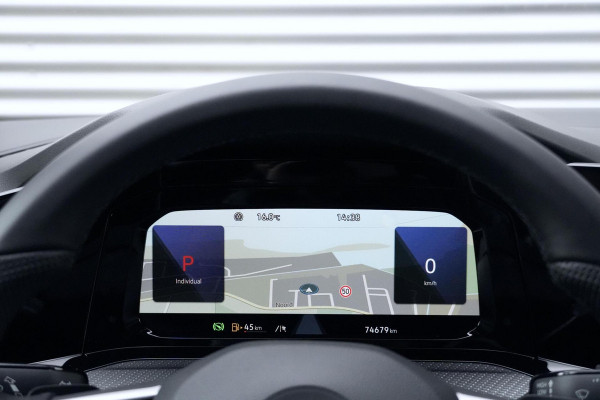 Volkswagen Golf 1.5 eTSI 3x R-Line Automaat 150 PK | Pano | CarPlay | Acc | Stoel + Stuurverwarming | Camera | IQ Light | Pdc | Sfeer |