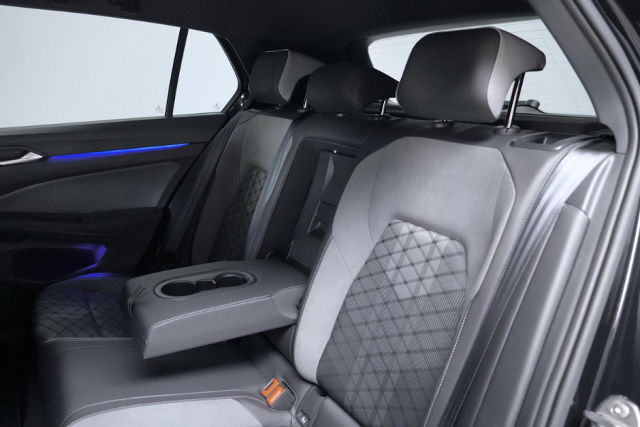 Volkswagen Golf 1.5 eTSI 3x R-Line Automaat 150 PK | Pano | CarPlay | Acc | Stoel + Stuurverwarming | Camera | IQ Light | Pdc | Sfeer |