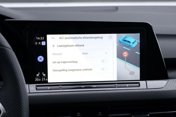 Volkswagen Golf 1.5 eTSI 3x R-Line Automaat 150 PK | Pano | CarPlay | Acc | Stoel + Stuurverwarming | Camera | IQ Light | Pdc | Sfeer |