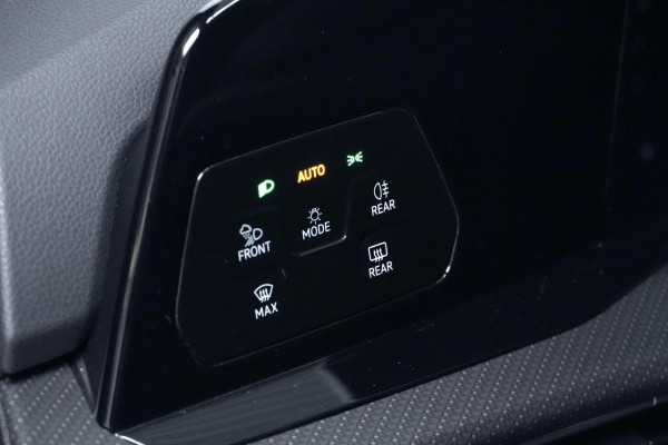 Volkswagen Golf 1.5 eTSI 3x R-Line Automaat 150 PK | Pano | CarPlay | Acc | Stoel + Stuurverwarming | Camera | IQ Light | Pdc | Sfeer |