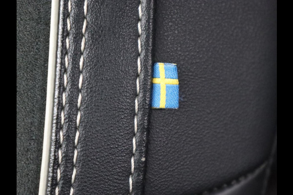 Volvo XC40 Recharge P8 AWD R Design | Trekhaak | Stoel & stuurverwarming | Camera | Carplay | Leder/Alcantara | Adaptive cruise | Keyless | Full LED | 19'' lichtmetalen velgen