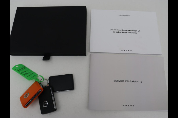 Volvo XC40 Recharge P8 AWD R Design | Trekhaak | Stoel & stuurverwarming | Camera | Carplay | Leder/Alcantara | Adaptive cruise | Keyless | Full LED | 19'' lichtmetalen velgen