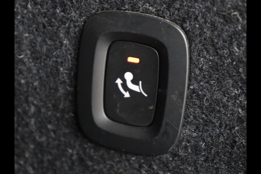 Volvo XC40 Recharge P8 AWD R Design | Trekhaak | Stoel & stuurverwarming | Camera | Carplay | Leder/Alcantara | Adaptive cruise | Keyless | Full LED | 19'' lichtmetalen velgen