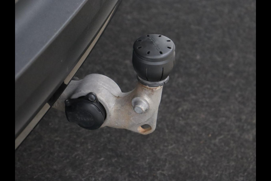 Volvo XC40 Recharge P8 AWD R Design | Trekhaak | Stoel & stuurverwarming | Camera | Carplay | Leder/Alcantara | Adaptive cruise | Keyless | Full LED | 19'' lichtmetalen velgen