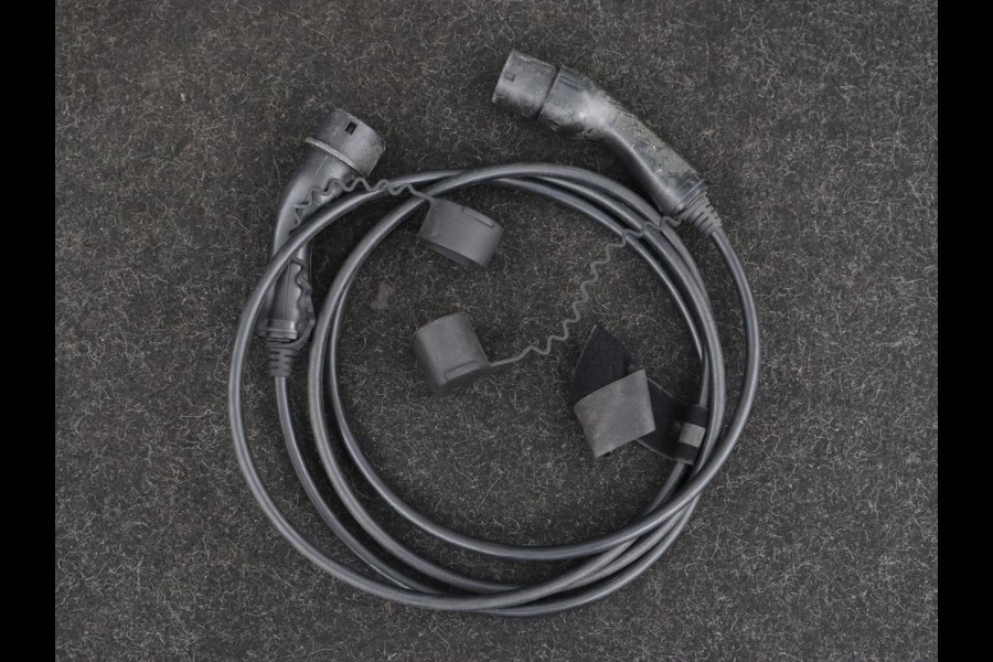 Volvo XC40 Recharge P8 AWD R Design | Trekhaak | Stoel & stuurverwarming | Camera | Carplay | Leder/Alcantara | Adaptive cruise | Keyless | Full LED | 19'' lichtmetalen velgen