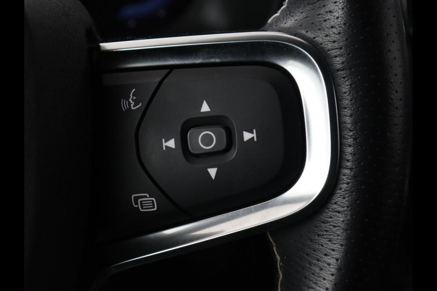Volvo XC40 Recharge P8 AWD R Design | Trekhaak | Stoel & stuurverwarming | Camera | Carplay | Leder/Alcantara | Adaptive cruise | Keyless | Full LED | 19'' lichtmetalen velgen
