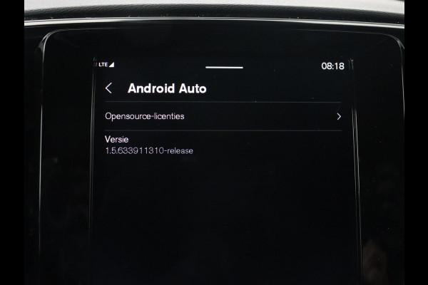 Volvo XC40 Recharge P8 AWD R Design | Trekhaak | Stoel & stuurverwarming | Camera | Carplay | Leder/Alcantara | Adaptive cruise | Keyless | Full LED | 19'' lichtmetalen velgen