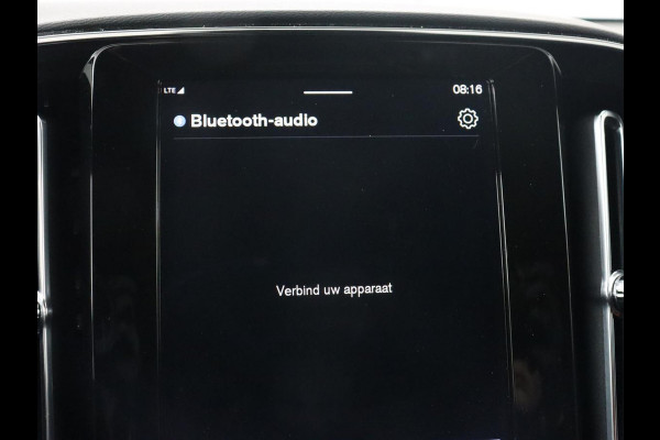 Volvo XC40 Recharge P8 AWD R Design | Trekhaak | Stoel & stuurverwarming | Camera | Carplay | Leder/Alcantara | Adaptive cruise | Keyless | Full LED | 19'' lichtmetalen velgen