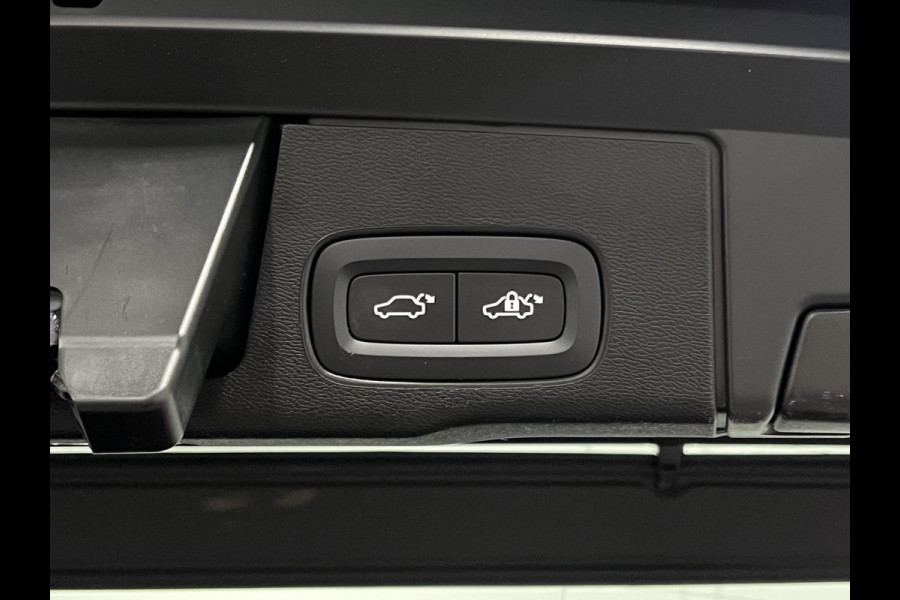 Volvo XC60 2.0 T6 Plug-in hybrid Black Edition | Open dak | Trekhaak | Long range | Adapt. Cruise control | Harman/Kardon |