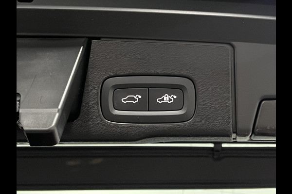 Volvo XC60 2.0 T6 Plug-in hybrid Black Edition | Open dak | Trekhaak | Long range | Adapt. Cruise control | Harman/Kardon |