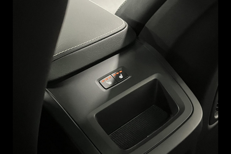 Volvo XC60 2.0 T6 Plug-in hybrid Black Edition | Open dak | Trekhaak | Long range | Adapt. Cruise control | Harman/Kardon |