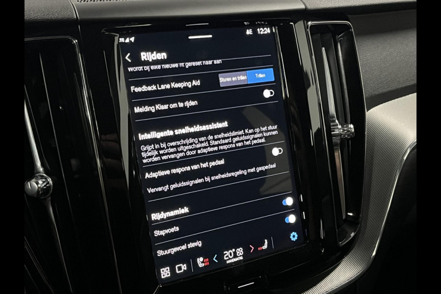 Volvo XC60 2.0 T6 Plug-in hybrid Black Edition | Open dak | Trekhaak | Long range | Adapt. Cruise control | Harman/Kardon |