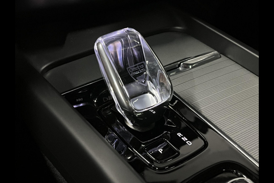 Volvo XC60 2.0 T6 Plug-in hybrid Black Edition | Open dak | Trekhaak | Long range | Adapt. Cruise control | Harman/Kardon |