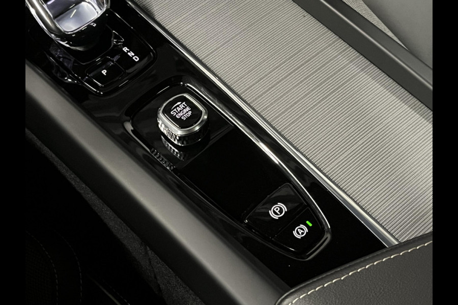 Volvo XC60 2.0 T6 Plug-in hybrid Black Edition | Open dak | Trekhaak | Long range | Adapt. Cruise control | Harman/Kardon |