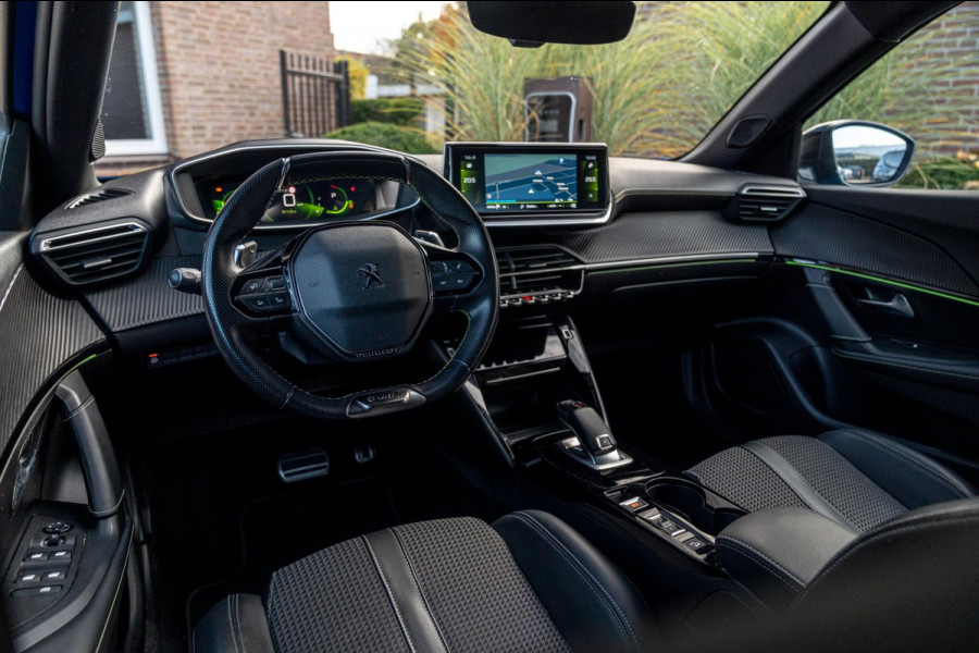 Peugeot 2008 1.2 PureTech GT-line 131 PK Aut. Camera Sfeerverl. Half/Leer i-Cockpit LED 17''