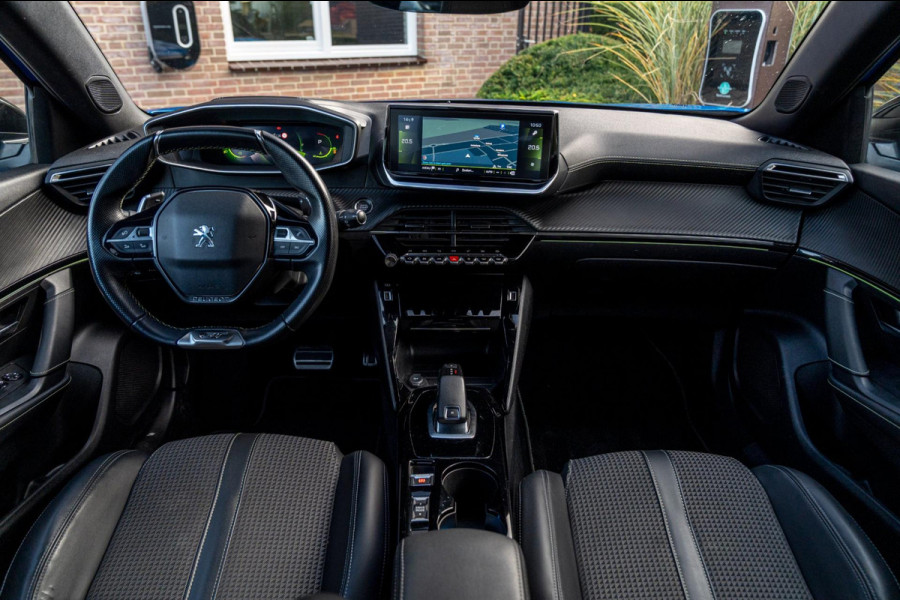 Peugeot 2008 1.2 PureTech GT-line 131 PK Aut. Camera Sfeerverl. Half/Leer i-Cockpit LED 17''