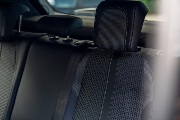 Peugeot 2008 1.2 PureTech GT-line 131 PK Aut. Camera Sfeerverl. Half/Leer i-Cockpit LED 17''