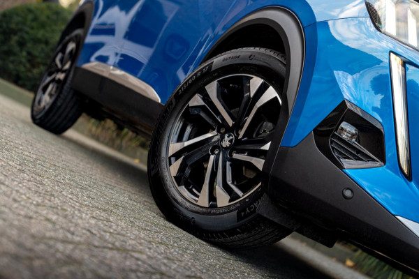Peugeot 2008 1.2 PureTech GT-line 131 PK Aut. Camera Sfeerverl. Half/Leer i-Cockpit LED 17''