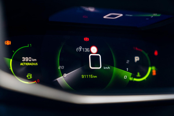 Peugeot 2008 1.2 PureTech GT-line 131 PK Aut. Camera Sfeerverl. Half/Leer i-Cockpit LED 17''